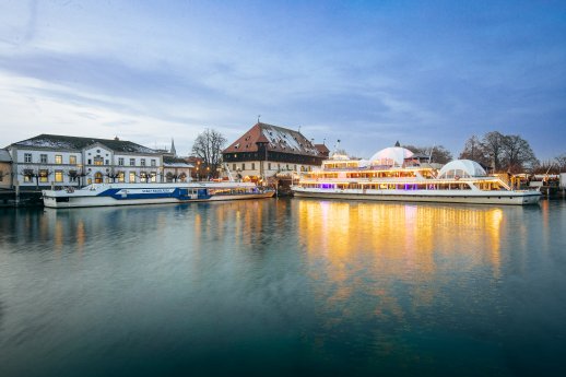 Konstanz-Weihnachtsmarkt-Hafen-Weihnachtsschiff-Icebar-Konzil-Schnee-03_Copyright_MTK-Leo-L.jpg