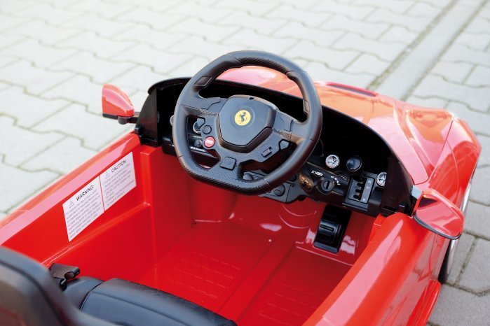 NX-1102_3_Ferrari_F12_Sportwagen_Kinderfahrzeug_mit_Elektroantrieb.jpg