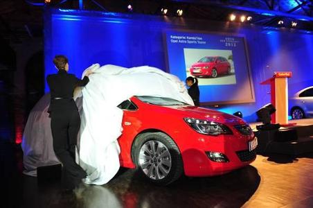 Spannung bei der Enthüllung, im Grunde aber keine Überraschung: Das "Auto der Vernunft" ist auch 2012 wieder ein Opel (Foto: Adam Opel AG)