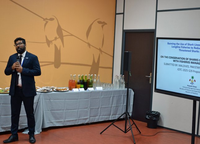 Hussain Sinan von den Malediven beim IOTC-Shark-Event.jpg