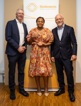 Simone Mbak_Beruf&Karriere.jpg