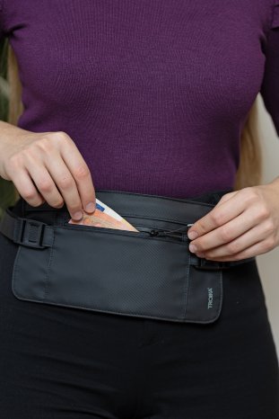 bbl57bk_Troika black belt bag-5.JPG