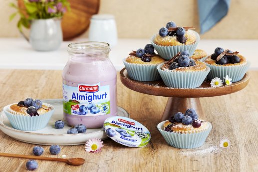 Heidelbeer Joghurt Muffin 1_Food Agency _Katrin Winner.jpg