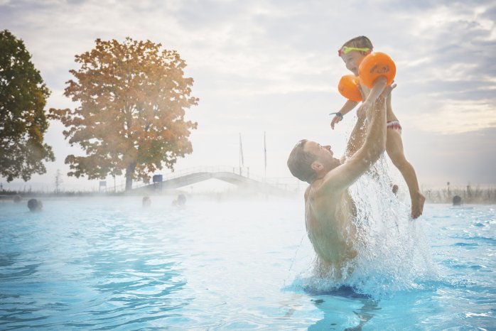Konstanz-Bodenseetherme-Baden-Familie-05_Copyright_MTK-Dagmar-Schwelle.jpg