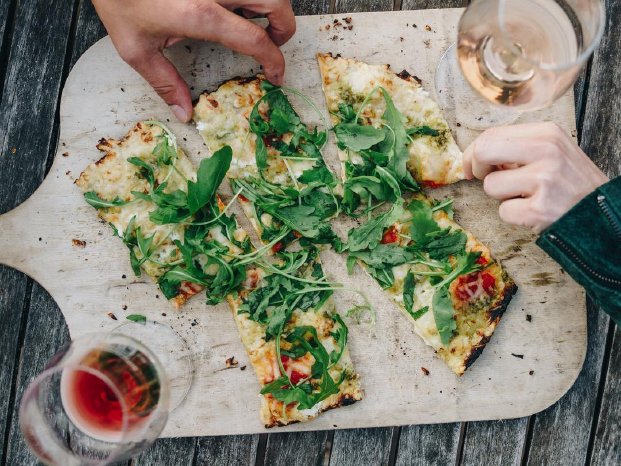 Merzhausen_Jesuitenschloss_Wein und Flammkuchen © Chris Keller_Schwarzwald Tourismus (7).jpg