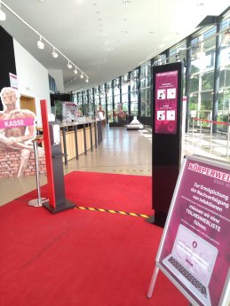 Hygiene- und Sicherheitsmaßnahmen in der documentaHalle „© Gunther von Hagens‘ KÖRPERWELTEN.jpg