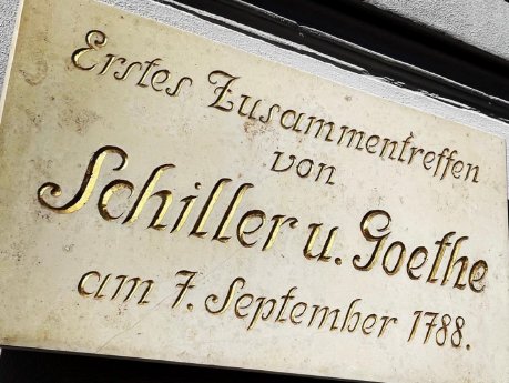 Bild-Erstbegegnung Goethe-Schiller-Tafel am Haus.jpg