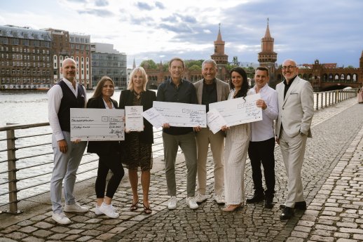 AWARD DER GASTFREUNDSCHAFT 2025 - Preisverleihung GEWINNER-JURY_Quelle-HANNAHKONDA Foto.jpg