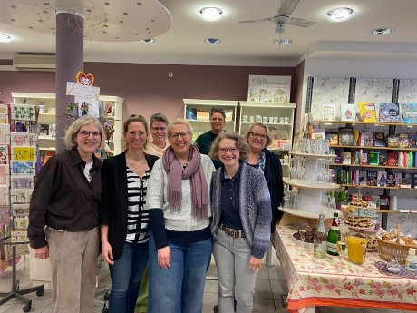 Anja_Choinowski_Anke_Brauer_und_Mitarbeiterinnen_der_Hülser_Buchhandlung_Foto_Urheber_privat_Nut.jpg