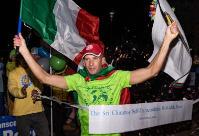 Andrea Marcato siegt im Sri Chinmoy Self-Transcendence 3100 Mile-Race in Salzburg am 26. Oktober 2020 mit 43 Tagen, 12 Stunden und 7,5 Minuten und einem Vorsprung von über 500 km auf den Zweitplatzierten. Dazu sagt Andrea: "Am Anfang war mein Ziel zu gewinnen, aber ab einem bestimmten Punkt dachte ich nur noch daran, mein Bestes zu geben. Von da an änderte sich alles. Das Race und die Beziehung zu den anderen Läufern wurde viel harmonischer, ich fühlte mich besser..."