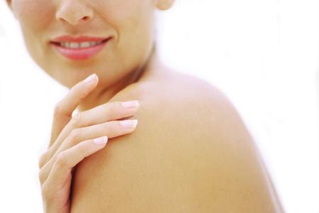 Gepflegte Fingernägel gehören zu einem perfekten Look einfach dazu (Foto: djd/preval Dermatica)