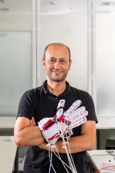 PassauerWolf_TUM_CHENG_Exoskelett_Handschuh.jpg