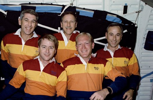 STS-38_Crew_Inflight.JPG