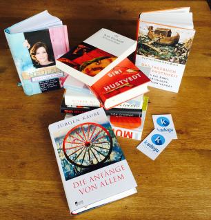 kadegu Bücherstapel