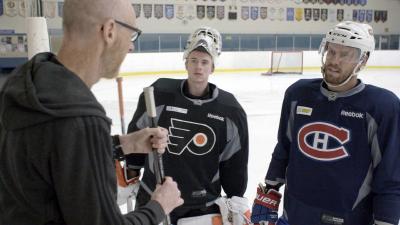 Steve trifft die Kanadischen Profi-Eishockeyspieler Carter Hart und Shea Weber / Steve Haake, Carter Hart, Shea Weber / Foto: Mark Caswell, Copyright: Berlin Producers Media GmbH / Pre TV