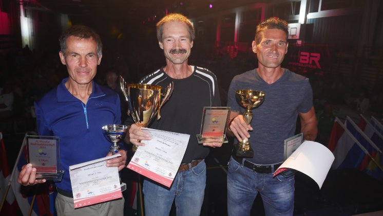 4 Die Weltmeister 2018 v.l.Silber Guido Hetzenegger WM Josef Sellmair und Hysni Arneti aus dem K.JPG
