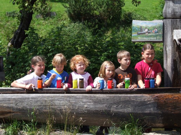 Kinder+am+Brunnen+Wildschönau.jpg