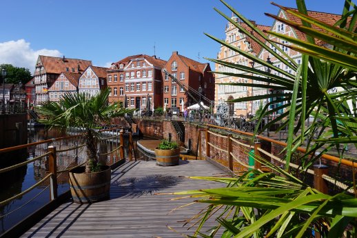 Kunstkudder_Aussicht vom Sonnendeck auf die Häuser am Fischmarkt_klein.jpg