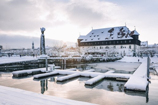 Konstanz-Hafen-Konzil-Moewe-Schnee-Sonnenuntergang-06_Copyright_MTK-Leo-Leister.jpg