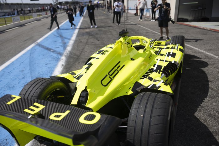 AufWelttourneeFormelEundOpelGSEFormulaETeammitStationeninerfolgreichenOpel-Mrkten (8).jpg