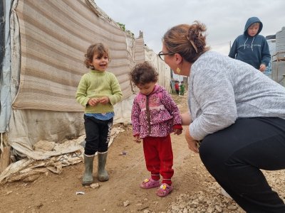 Jacqueline Flory in einem Camp für syrische Flüchtlinge im Libanon