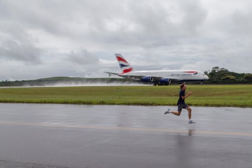 British Airways Man Vs Plane - Rudolph Raath wins fastest time.jpg