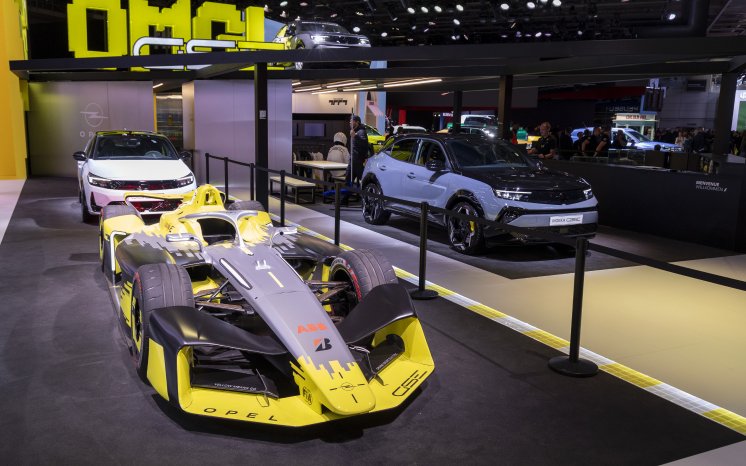 exciting-look-into-the-future-opel-stx-concept-and-opel-gse-27fe-celebrate-world-premieres-.jpg