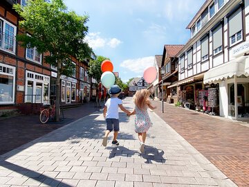 csm_4ae0edcbfd882d19baf5e2059cba608c_brueckenstrasse-bad-bevensen-c-bbm-j-holzerland_ki-generier.jpg