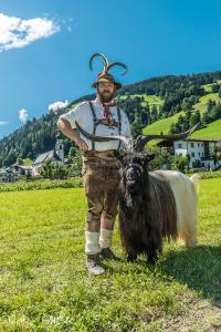 Almkirchtag in der Wildschönau mit Geißbockausstellung