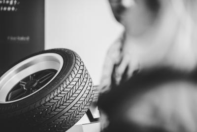 Zahlreiche Gäste des AvD-Oldtimer-Grand-Prix informierten sich am Pirelli Stand über Reifen für ihre klassischen Porsche Modelle. An vielen der ausgestellten Sportwagen waren Pirelli P 6000 montiert / Copyright: @amyshorephotography