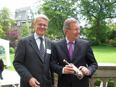 Ministerpräsident Christian Wulff & Friedrich Schwarze.jpg