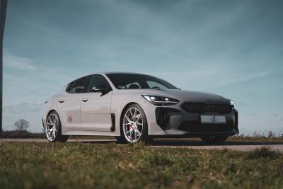 Barracuda meets Giacuzzo: Inferno-Felgen am veredelten Kia Stinger