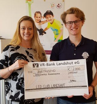Leo-Club Landshut Spende Krapfenaktion 2019 Ambulantes Kinderhospiz Kopie.jpg