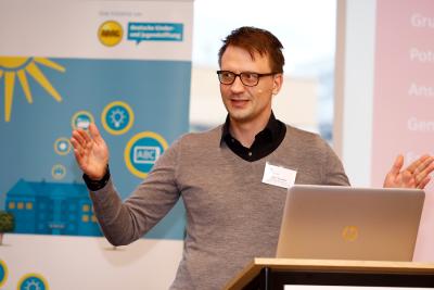 Björn Schreiber, Freiwillige Selbstkontrolle Multimedia-Diensteanbieter e.V. (FSM), zur Studie "Bildungspartnerschaften zwischen Schule und außerschulischen Akteuren der Medienbildung" © dkjs/A. Grasser