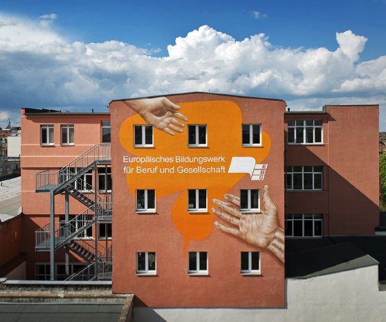 Halle Fassade.jpg