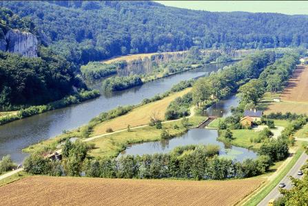 Der Rhein-Main-Donau-Kanal gehört heute mit einem Gesamtgüterverkehr von jährlich rund sieben Millionen Tonnen zu Europas bedeutendsten Wasserstraßen. Vor 25 Jahren wurde der Bau des umstrittenen Jahrtausendprojekts abgeschlossen / Foto: obx-news