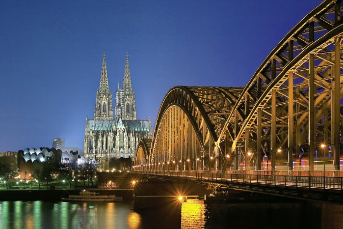 S_110_Cologne_Night.jpg