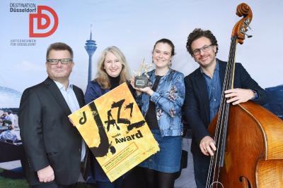 Bild vlnr.: Boris Neisser, Geschäftsführer der Destination Düsseldorf, Ursula Wißborn, Vorstand der Stiftung Kunst, Kultur und Soziales der Sparda-Bank West, Charlotte Illinger, Preisträgerin des Sparda Jazz Award 2017 und Nico Brandenburg, Musiker und Jury-Mitglied des Sparda Jazz Award