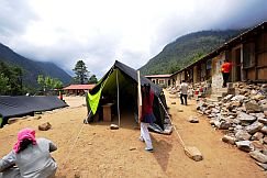 Nepal_257_Gumela_Unterricht im Zelt klein.jpg