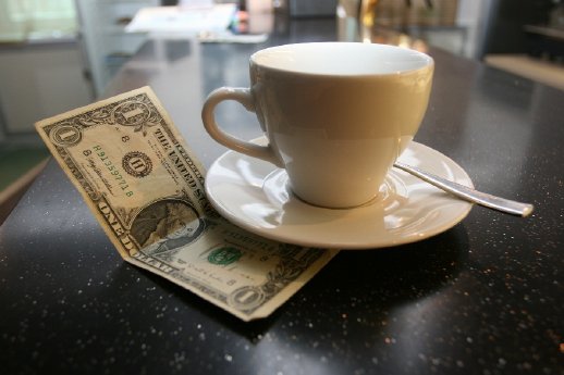 Trinkgeld im Restaurant (c) argot fotolia_.jpg