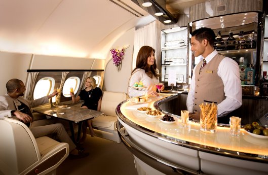 Emirates_neue_A380-Onboard-Lounge_Credit_Emirates.jpg