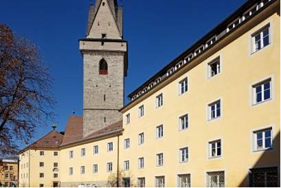 Das Ursulinenkloster im historischen Stadtkern von Bruneck