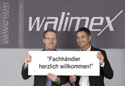 Geschäftsführer Niclas Walser und Verkaufsleiter Ulrich Quasten (v.l.) heißen Fachhändler willkommen