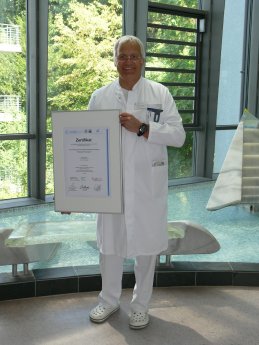 Agaplesion Bethesda Krankenhaus Stuttgart Dr. Hagelmayer mit Endoprothetik-Zertifikat.jpg