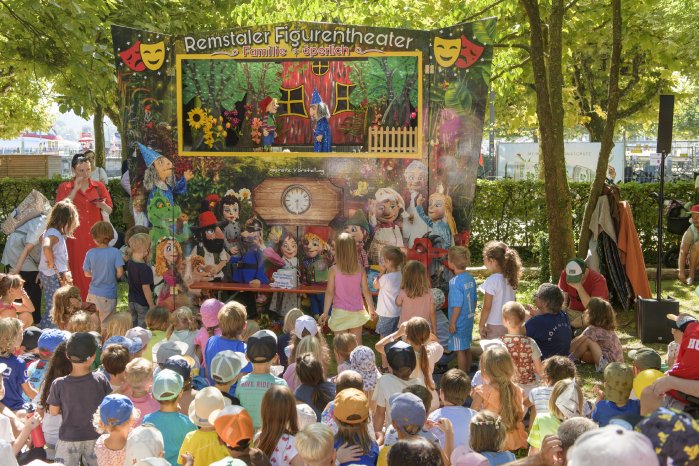 Konstanz-Kinderfest-Stadtgarten-Puppentheater-Menge-03_Copyright_MTK-Frank-Mueller (1).jpg