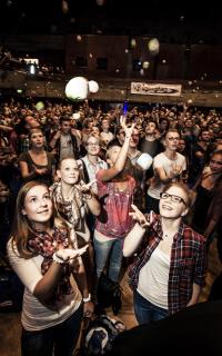 Schüler jonglieren