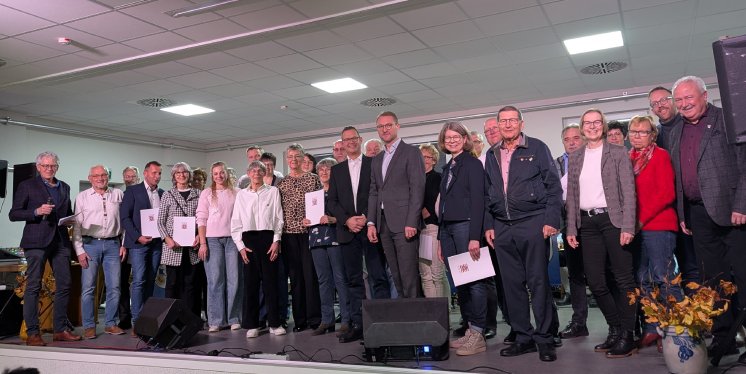 Gruppenbild_Unser_Dorf.jpg