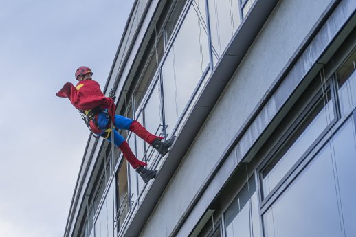 241206_Abseilaktion_Nikolaus_Bildquelle_Markus_Kümmerle-4.jpg