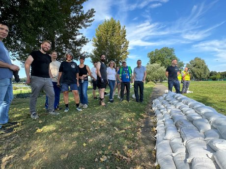 240907_Hochwasserschutzübung 2_Sandsackwall.jpg