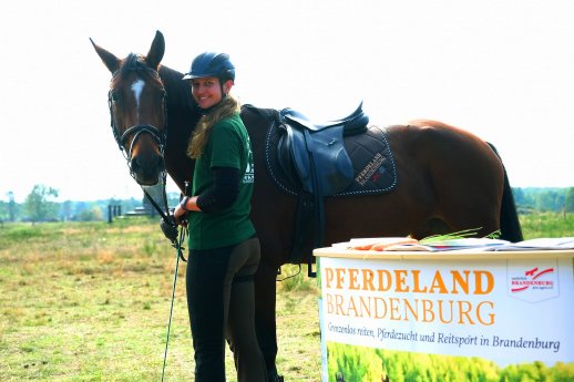 Pferdeland Brandenburg_Reiterin_Pferd.jpg